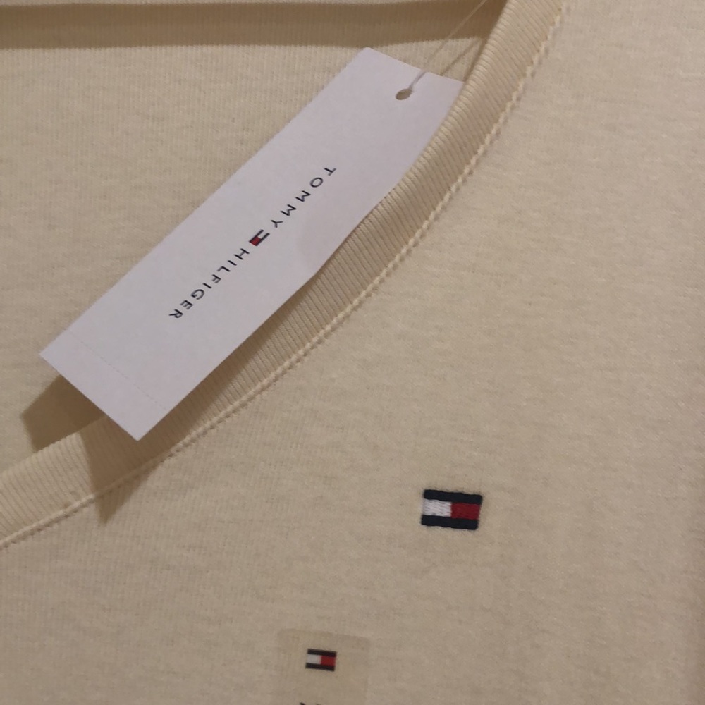 Tommy Hilfiger long sleeve light sweater material t shirt. - Picture 3 of 5